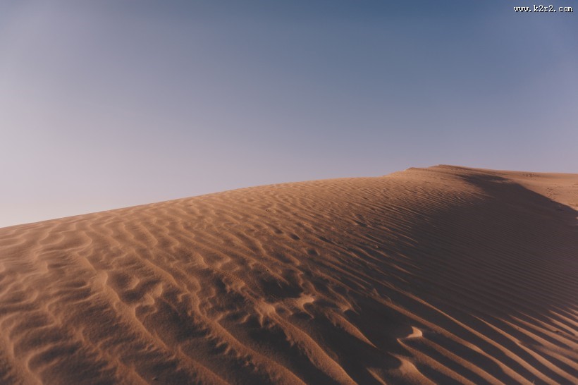 荒芜的沙漠风光图片