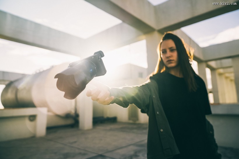 阳光照耀在房子的图片