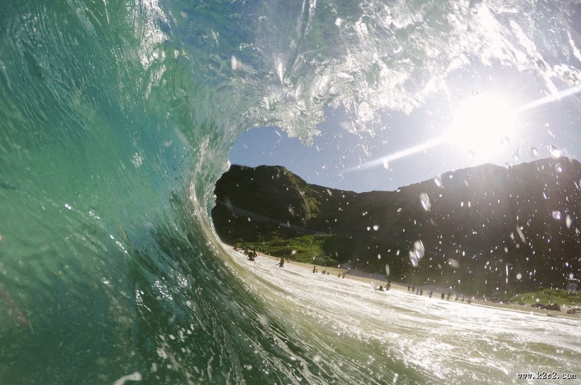 汹涌的浪花图片大全