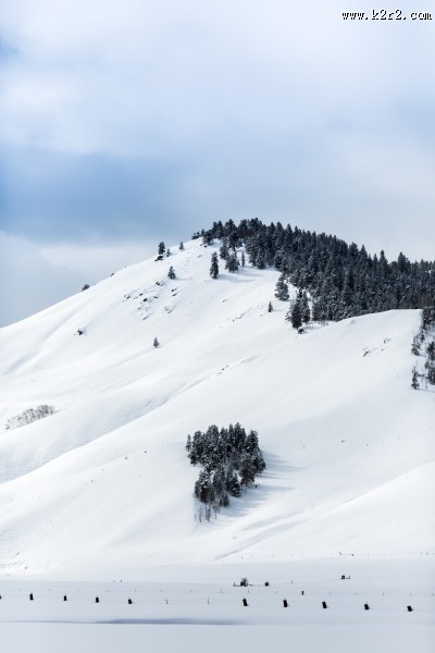 壮观的雪山美景图片