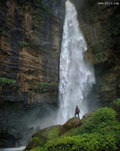 气势磅礴的瀑布图片