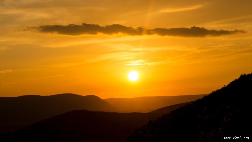 太阳的东升西落图片