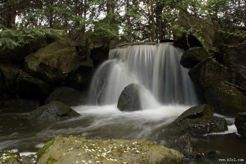 山里的小瀑布图片