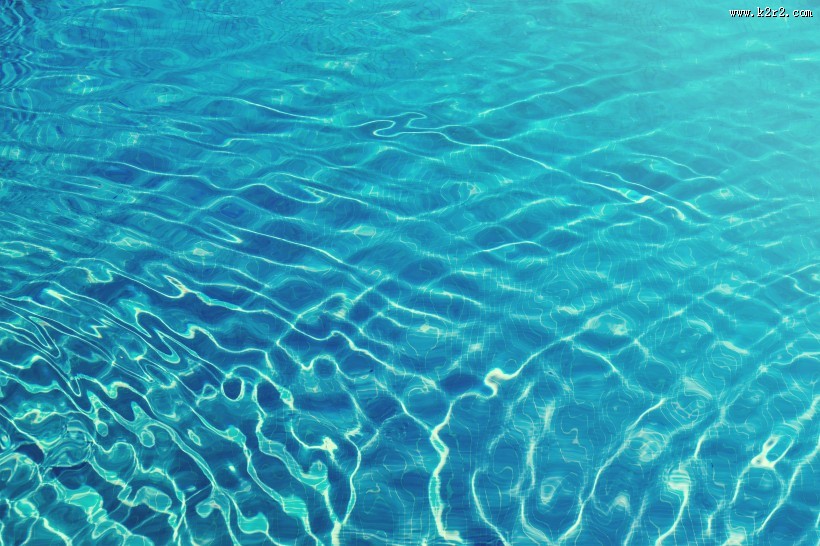 蔚蓝的海面图片