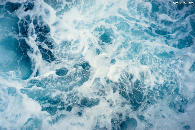 激起的浪花图片