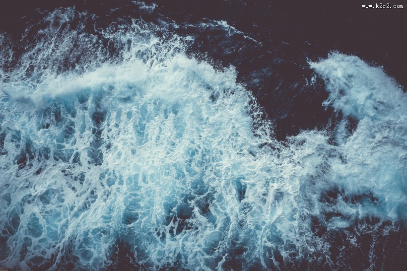 激起的浪花图片