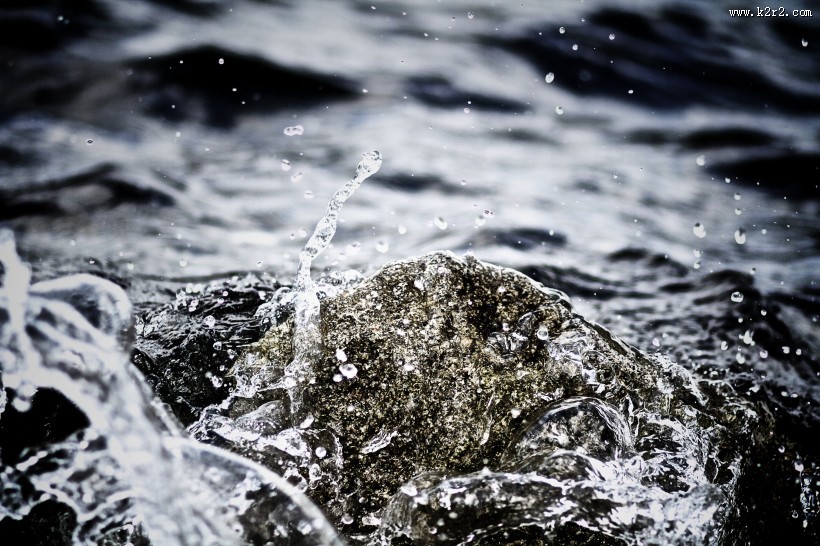 激起的浪花图片