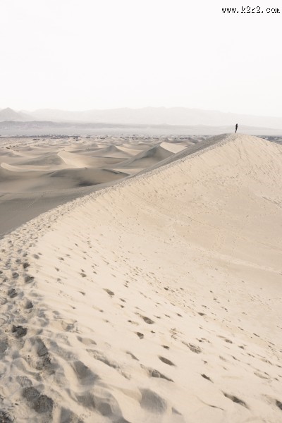 干旱缺水的沙漠图片