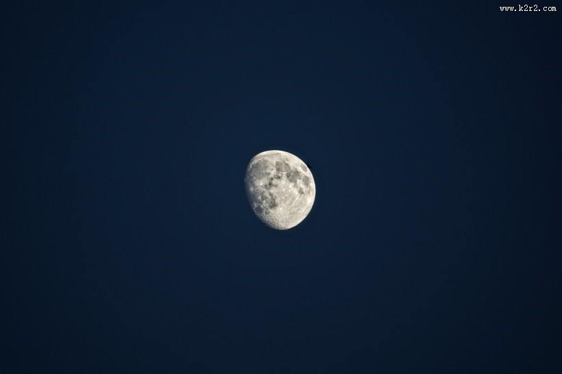 被遮挡住的月球图片