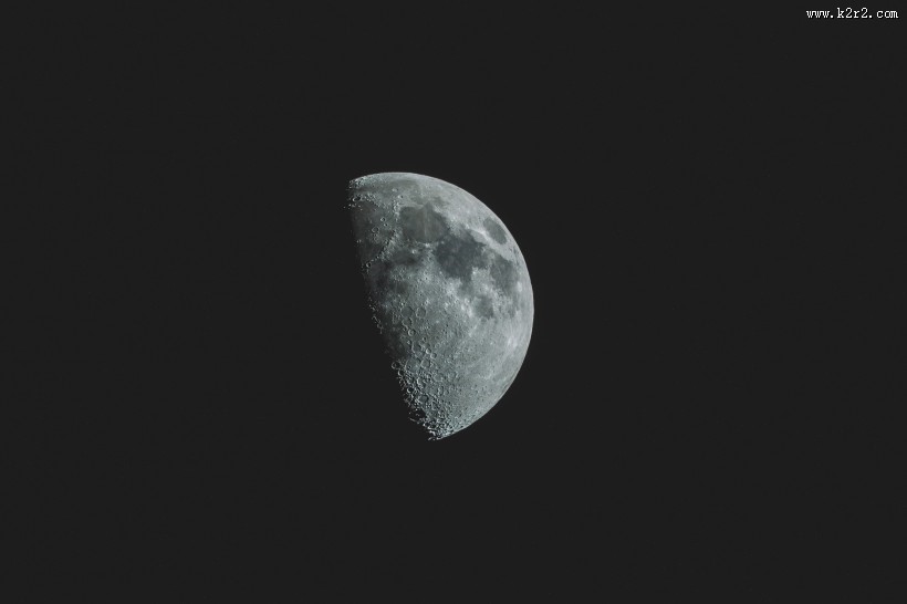 被遮挡住的月球图片