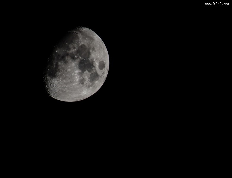 被遮挡住的月球图片
