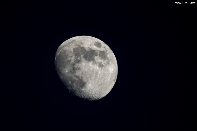 被遮挡住的月球图片