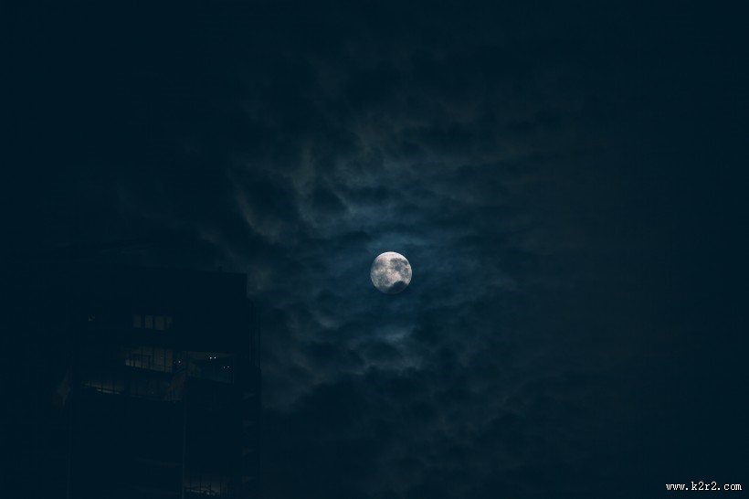 圆圆的月亮图片