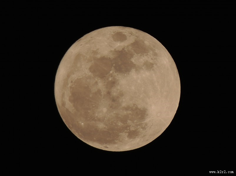 圆圆的月亮图片