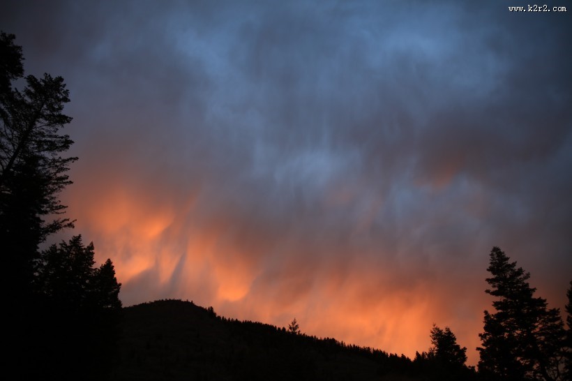 黄昏时天边的云彩图片