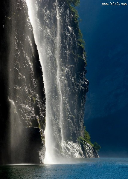 气势磅礴的瀑布图片大全