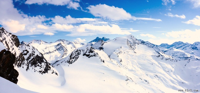 巍峨的壮观雪山图片