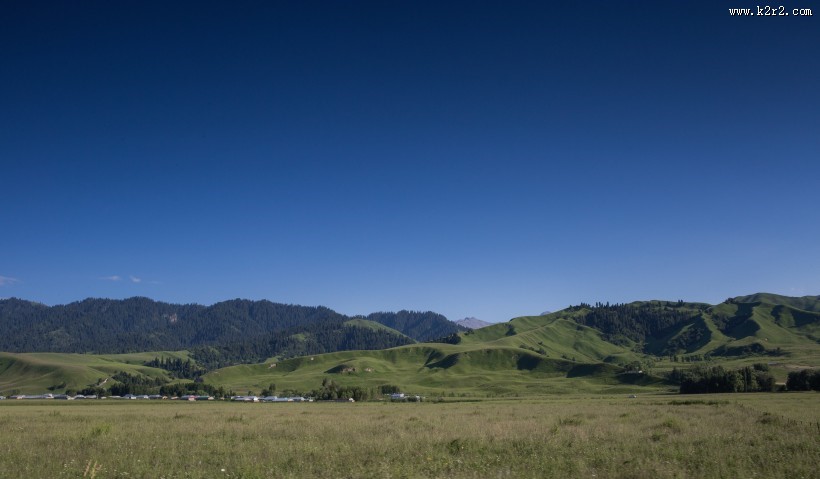 一望无际的绿色草原图片