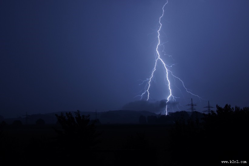 天空中的闪电图片