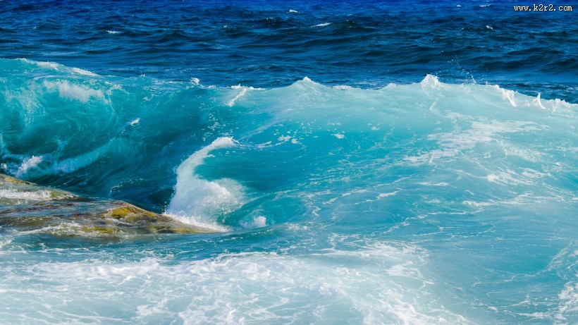 波涛汹涌的大海图片