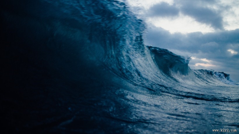 波涛汹涌的大海图片