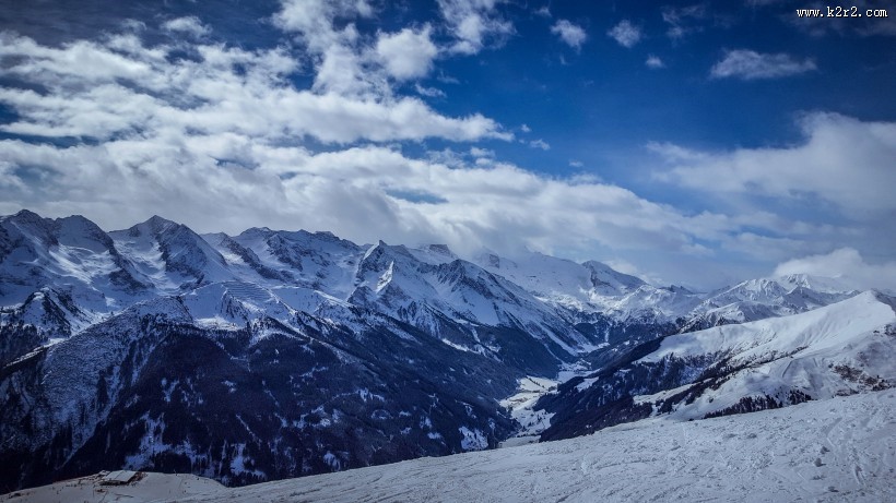 积雪的山峰图片