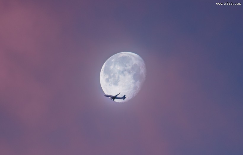 皎洁的月亮图片