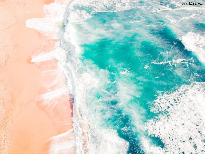 碧绿清澈的大海图片