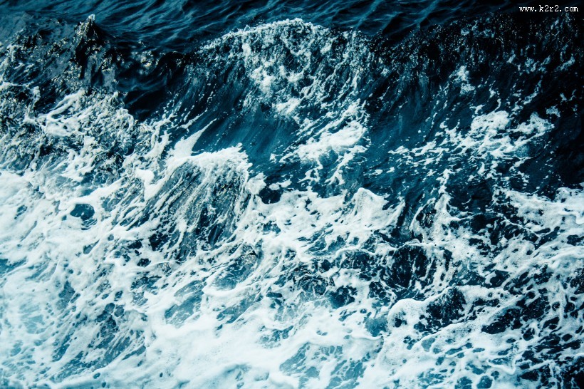 波涛汹涌的海浪图片