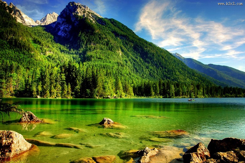 清澈的湖泊图片