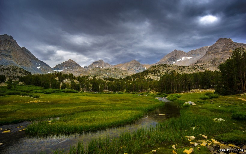安静的湖泊图片