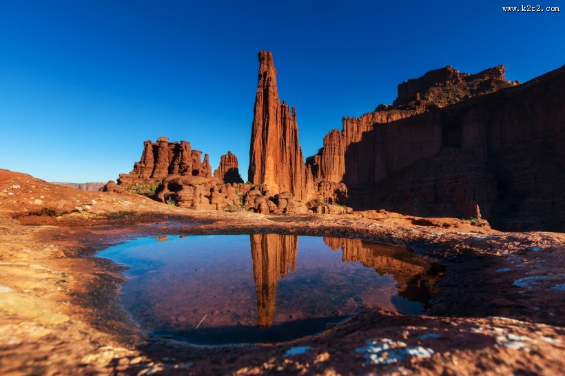 荒漠峡谷风景图片