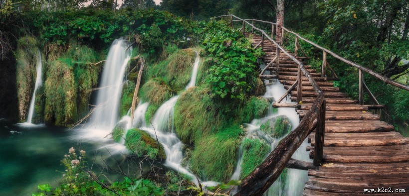 山林瀑布风景图片