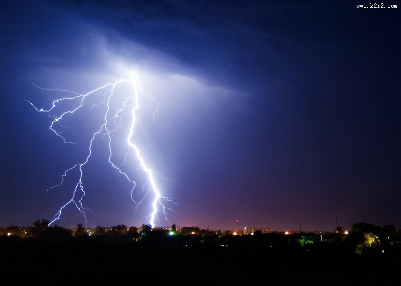 云层下的闪电风景图片大全