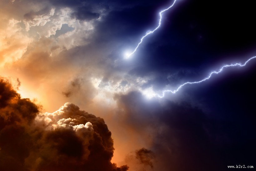 云层下的闪电风景图片大全