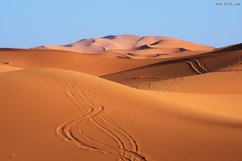 美丽的沙漠风景图片