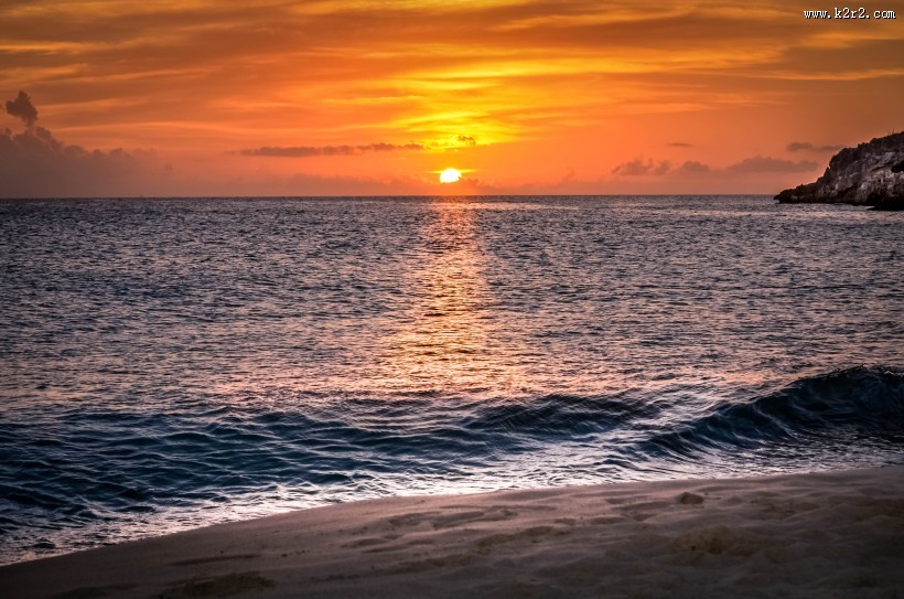 大海边的岩石风景图片