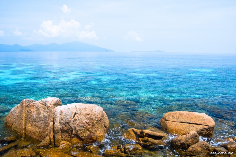 大海边的岩石风景图片