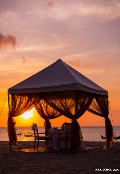 海边浪漫的帐篷图片