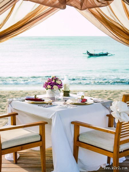 海边浪漫的帐篷图片