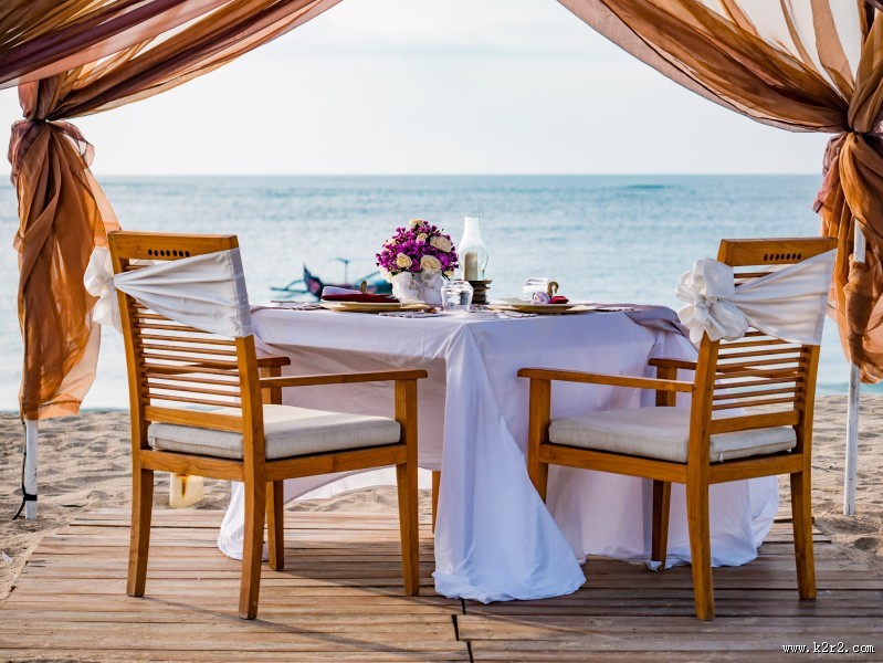 海边浪漫的帐篷图片