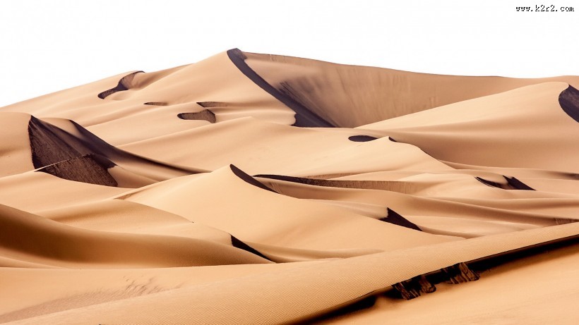 广阔无垠的沙漠的图片