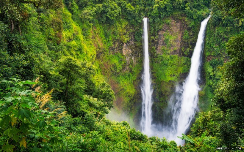 壮观的瀑布风景图片