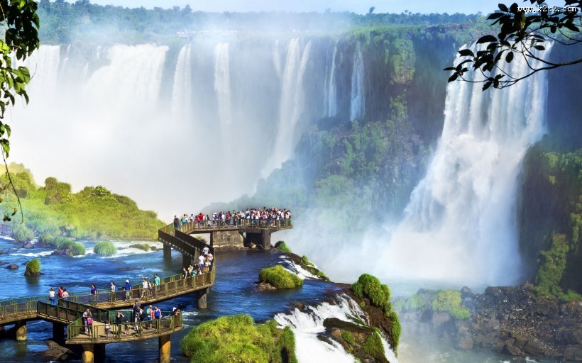 壮观的瀑布风景图片