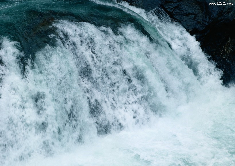 湍急的流水图片