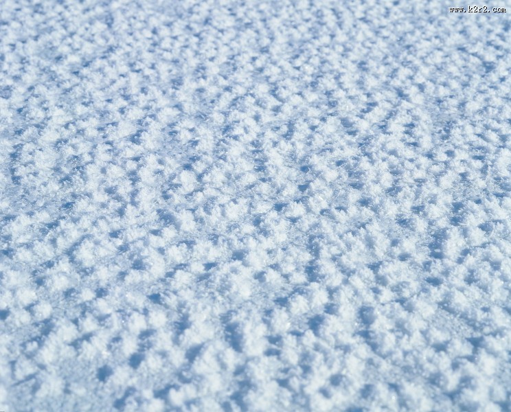 皑皑的雪地图片