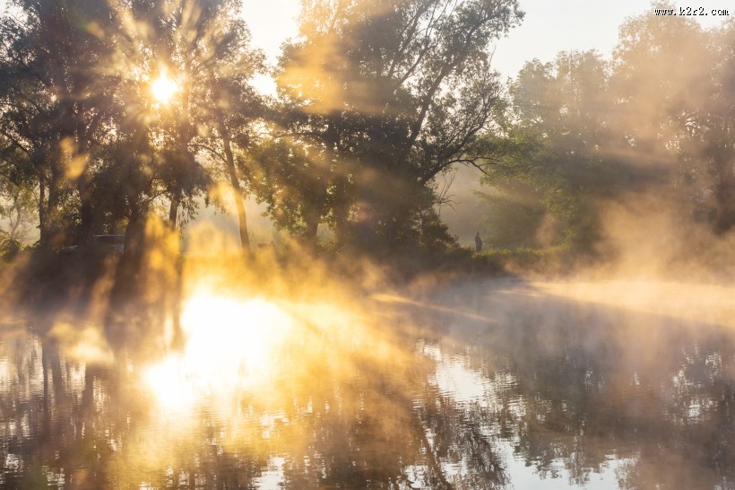 早晨湖泊景色图片