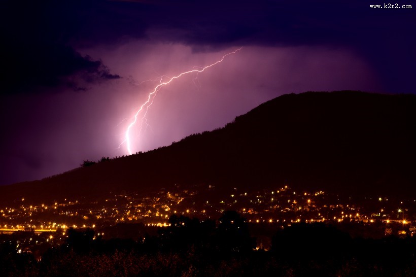 电闪雷鸣的夜空景象图片