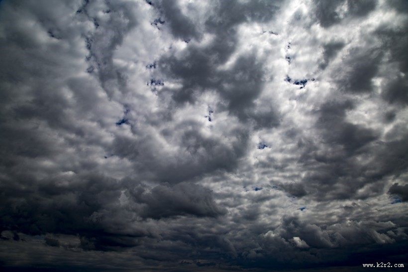 暴风雨前的乌云图片