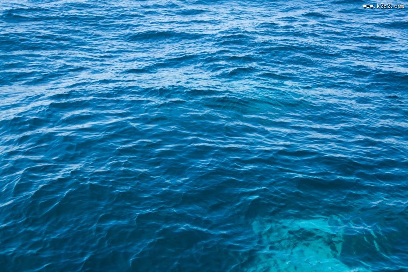 清澈的海水图片